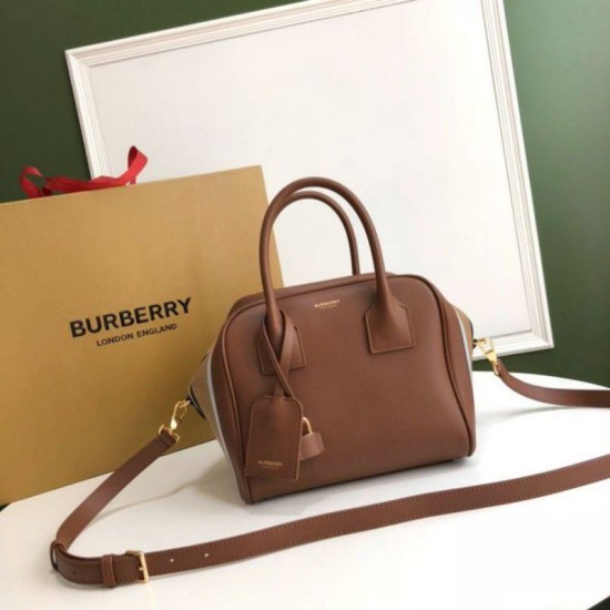 Burberry Cube Square Bag Marrone Dupe Perfetta Cloni Firmate Burberry Cube Square Bag Marrone imitazioni