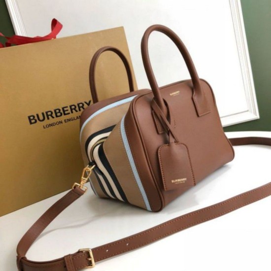 Burberry Cube Square Bag Marrone Dupe Perfetta Cloni Firmate Burberry Cube Square Bag Marrone imitazioni