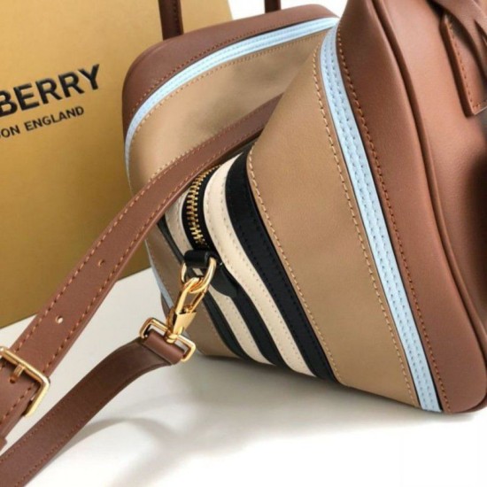 Burberry Cube Square Bag Marrone Dupe Perfetta Cloni Firmate Burberry Cube Square Bag Marrone imitazioni