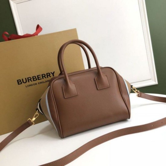 Burberry Cube Square Bag Marrone Dupe Perfetta Cloni Firmate Burberry Cube Square Bag Marrone imitazioni