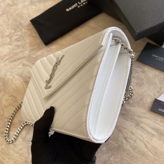 Portafoglio a catena busta con monogramma YSL Saint Laurent in pelle martellata bianco Dupe Perfetta Cloni Firmate Portafoglio a catena busta con monogramma YSL Saint Laurent in pelle martellata bianco imitazioni