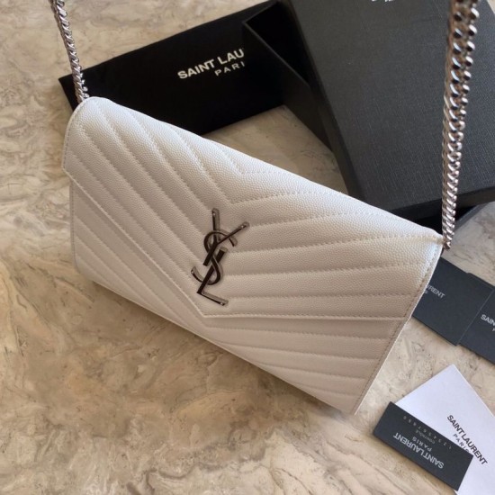Portafoglio a catena busta con monogramma YSL Saint Laurent in pelle martellata bianco Dupe Perfetta Cloni Firmate Portafoglio a catena busta con monogramma YSL Saint Laurent in pelle martellata bianco imitazioni