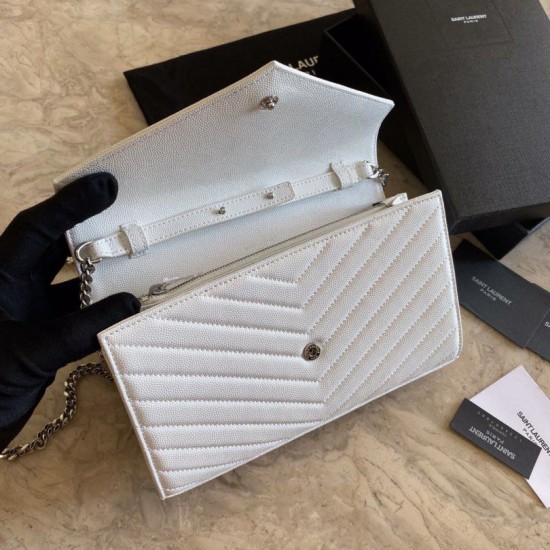 Portafoglio a catena busta con monogramma YSL Saint Laurent in pelle martellata bianco Dupe Perfetta Cloni Firmate Portafoglio a catena busta con monogramma YSL Saint Laurent in pelle martellata bianco imitazioni