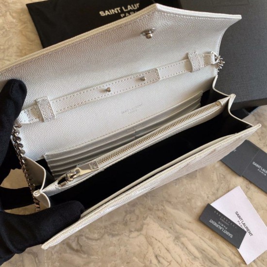 Portafoglio a catena busta con monogramma YSL Saint Laurent in pelle martellata bianco Dupe Perfetta Cloni Firmate Portafoglio a catena busta con monogramma YSL Saint Laurent in pelle martellata bianco imitazioni