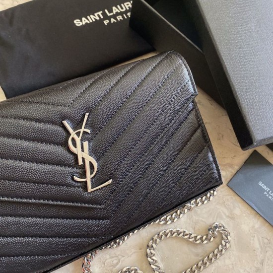 Cloni Firmate Imitazione Portafoglio con catena YSL Saint Laurent con busta a catena in pelle martellata nero argento hardware imitazioni