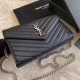 Cloni Firmate Imitazione Portafoglio con catena YSL Saint Laurent con busta a catena in pelle martellata nero argento hardware imitazioni