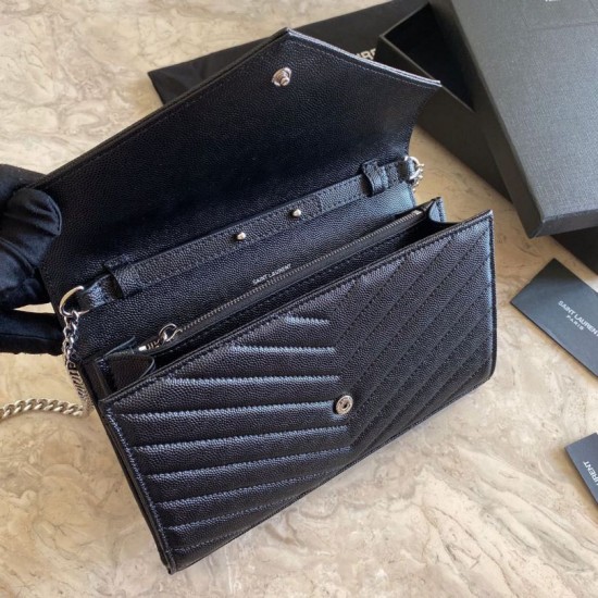 Cloni Firmate Imitazione Portafoglio con catena YSL Saint Laurent con busta a catena in pelle martellata nero argento hardware imitazioni