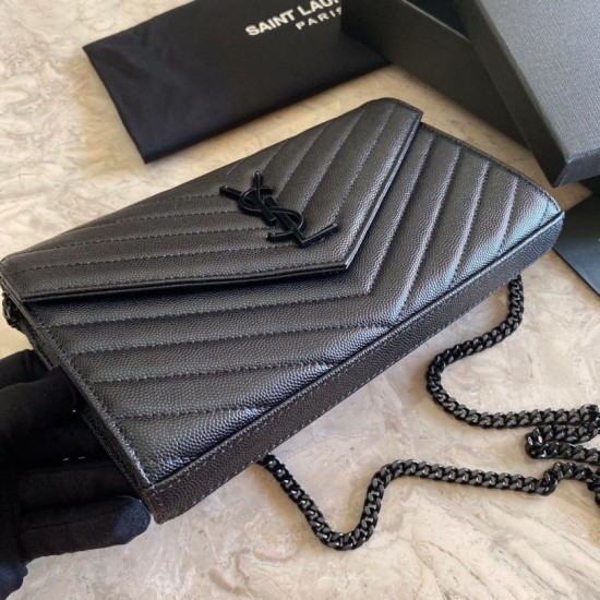 Cloni Firmate Portafoglio con catena YSL Saint Laurent con busta a catena in pelle martellata nera nera hardware imitazioni