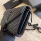 Cloni Firmate Portafoglio con catena YSL Saint Laurent con busta a catena in pelle martellata nera nera hardware imitazioni
