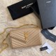 Portafoglio con catena YSL Saint Laurent con busta a catena in pelle martellata color albicocca Dupe Perfetta Cloni Firmate Portafoglio con catena YSL Saint Laurent con busta a catena in pelle martellata color albicocca imitazioni
