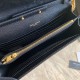 Portafoglio con catena YSL Saint Laurent con busta a catena in pelle martellata Hardware nero oro Dupe Perfetta Cloni Firmate Portafoglio con catena YSL Saint Laurent con busta a catena in pelle martellata Hardware nero oro imitazioni