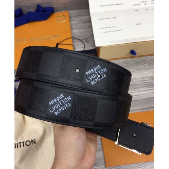 Cintura reversibile Louis Vuitton con iniziali Louis Vuitton da 40 mm nera Cintura reversibile Louis Vuitton con iniziali Louis Vuitton da 40 mm nera