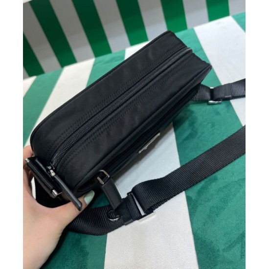 a tracolla Prada Re-Nylon 1BC167 nera a tracolla Prada Re-Nylon 1BC167 nera