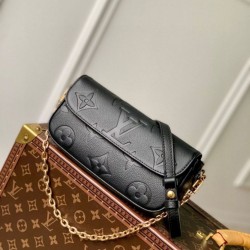 Replica Pari Portafoglio Louis Vuitton con catena Ivy M82210 Nero imitazioni Miglior Prezzo Pari replica Portafoglio Louis Vuitton con catena Ivy M82210 Nero