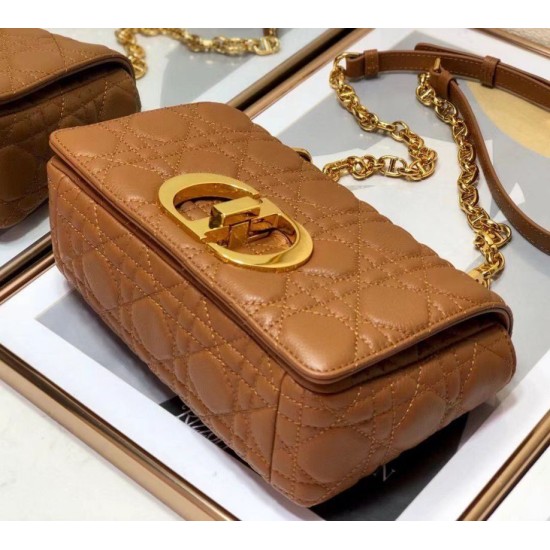 Replica Perfetta Caro piccola Christian Dior Cannage in pelle di vitello marrone imitazioni Miglior Prezzo Replica Perfetta Caro piccola Christian Dior Cannage in pelle di vitello marrone