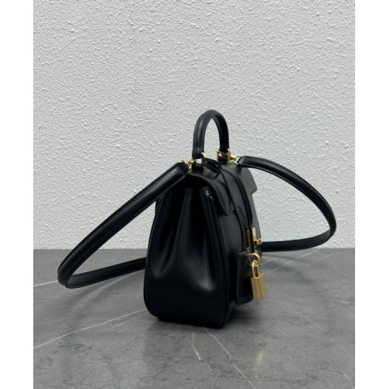 Replica Borsa Celine Mini 16 Pelle di vitello naturale Nera imitazioni Miglior Prezzo Borsa Celine Mini 16 Pelle di vitello naturale Nera Replica