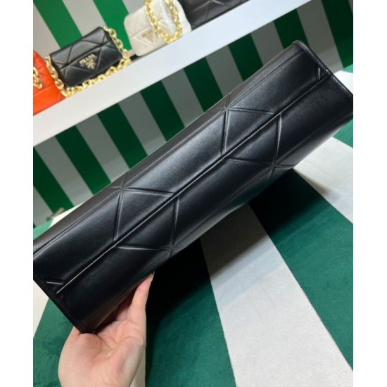 Replica Borse Alta Qualità Prada Prada Symbole grande in pelle con impunture 1BA377 Nera imitazioni Miglior Prezzo Borse Replica Alta Qualità Prada Prada Symbole grande in pelle con impunture 1BA377 Nera