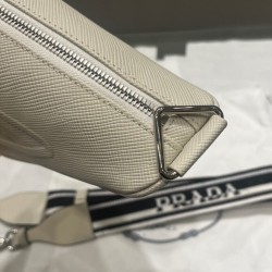 Triangolo Prada Saffiano Crema Triangolo Prada Saffiano Crema