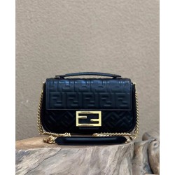 Borse midi Fendi Baguette con catena in nappa nera