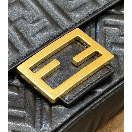 Replica Borse midi Fendi Baguette con catena in nappa nera imitazioni Miglior Prezzo Borse Replica midi Fendi Baguette con catena in nappa nera