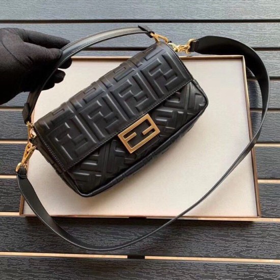 Replica Perfetta baguette media Fendi motivo FF nera imitazioni Miglior Prezzo Replica Perfetta baguette media Fendi motivo FF nera