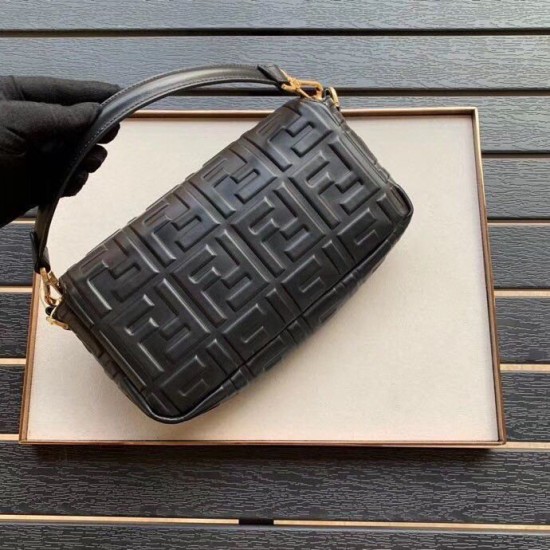 Replica Perfetta baguette media Fendi motivo FF nera imitazioni Miglior Prezzo Replica Perfetta baguette media Fendi motivo FF nera