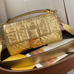 Replica Borsa grande Fendi Baguette con motivo FF oro imitazioni Miglior Prezzo Borsa grande Fendi Baguette con motivo FF oro Replica