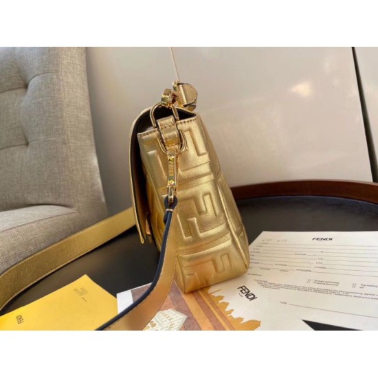 Replica Borsa grande Fendi Baguette con motivo FF oro imitazioni Miglior Prezzo Borsa grande Fendi Baguette con motivo FF oro Replica