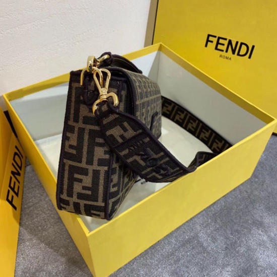 Replica Borsa grande Fendi Baguette in tessuto FF con finiture nere imitazioni Miglior Prezzo Borsa grande Fendi Baguette in tessuto FF con finiture nere Replica