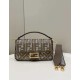 Replica Borsa Fendi Baguette 8BR600 in lana pied de poule con ricamo FF Marrone imitazioni Miglior Prezzo Borsa Fendi Baguette 8BR600 in lana pied de poule con ricamo FF Marrone Replica