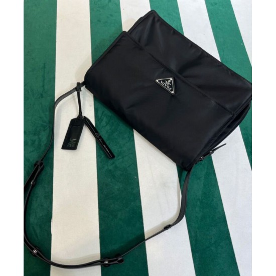 Replica borse griffate a tracolla imbottita grande Prada Re-Nylon 1BD256 Nera imitazioni Miglior Prezzo Imitazioni borse griffate a tracolla imbottita grande Prada Re-Nylon 1BD256 Nera Replica