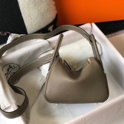 Replica Borsa Hermes Lindy Mini Taupe Clemence in pelle di vitello imitazioni Miglior Prezzo Borsa Hermes Lindy Mini Taupe Clemence in pelle di vitello Replica
