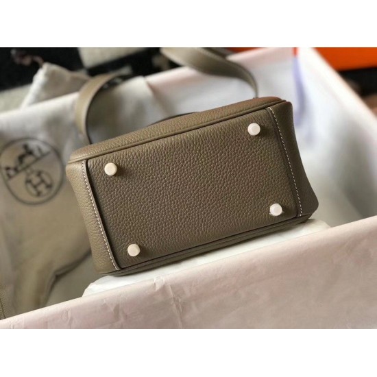 Replica Borsa Hermes Lindy Mini Taupe Clemence in pelle di vitello imitazioni Miglior Prezzo Borsa Hermes Lindy Mini Taupe Clemence in pelle di vitello Replica