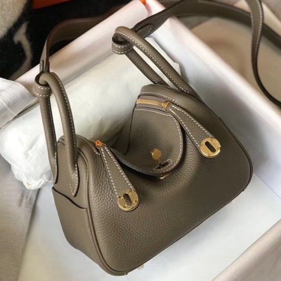Replica Borsa Hermes Lindy Mini Taupe Clemence in pelle di vitello imitazioni Miglior Prezzo Borsa Hermes Lindy Mini Taupe Clemence in pelle di vitello Replica