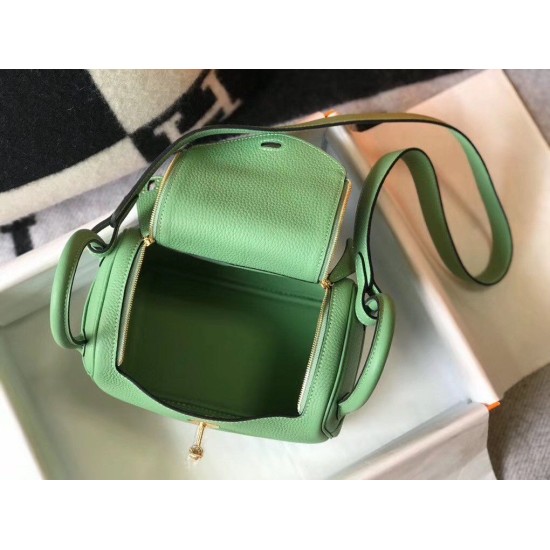 Replica Borsa Hermes Lindy Mini Clemence in pelle di vitello verde imitazioni Miglior Prezzo Borsa Hermes Lindy Mini Clemence in pelle di vitello verde Replica