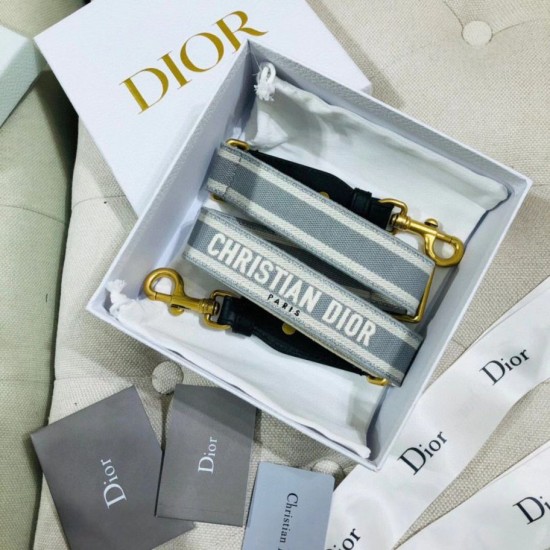 Replica falso Tracolla regolabile con ricamo Dior Grigia imitazioni Miglior Prezzo falso Tracolla regolabile con ricamo Dior Grigia Replica