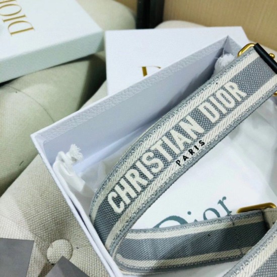 Replica falso Tracolla regolabile con ricamo Dior Grigia imitazioni Miglior Prezzo falso Tracolla regolabile con ricamo Dior Grigia Replica