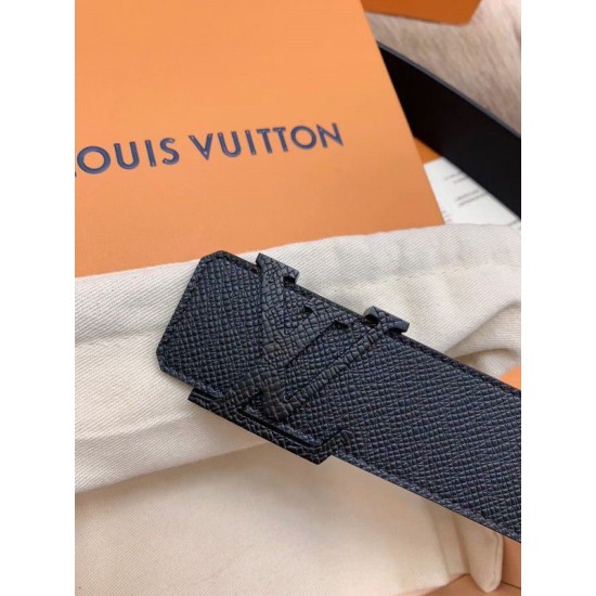 Dupe Cintura Louis Vuitton Initiales 35mm Taiga M0001Q imitazioni perfette Replica Cintura Louis Vuitton Initiales 35mm Taiga M0001Q Griffate