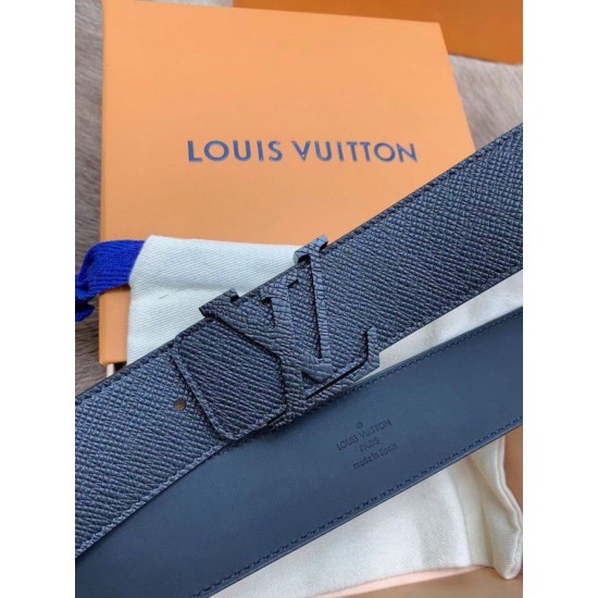 Dupe Cintura Louis Vuitton Initiales 35mm Taiga M0001Q imitazioni perfette Replica Cintura Louis Vuitton Initiales 35mm Taiga M0001Q Griffate