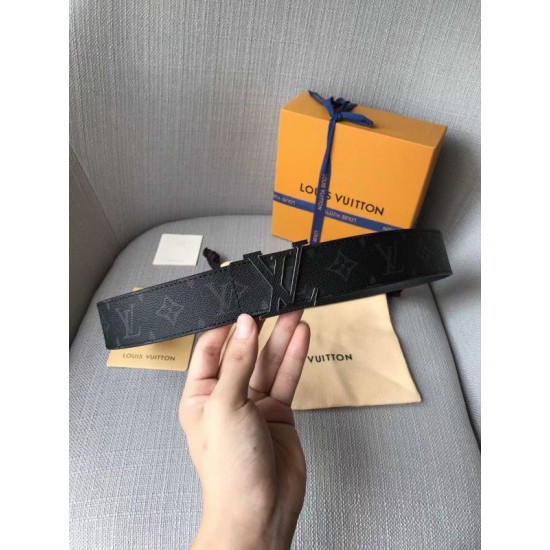 Dupe LV Initiales 40MM Cintura reversibile Taiga M0157V imitazioni perfette Replica LV Initiales 40MM Cintura reversibile Taiga M0157V Griffate