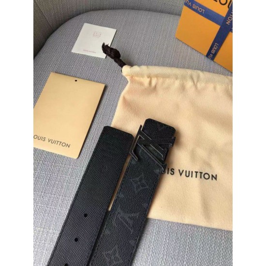 Dupe LV Initiales 40MM Cintura reversibile Taiga M0157V imitazioni perfette Replica LV Initiales 40MM Cintura reversibile Taiga M0157V Griffate