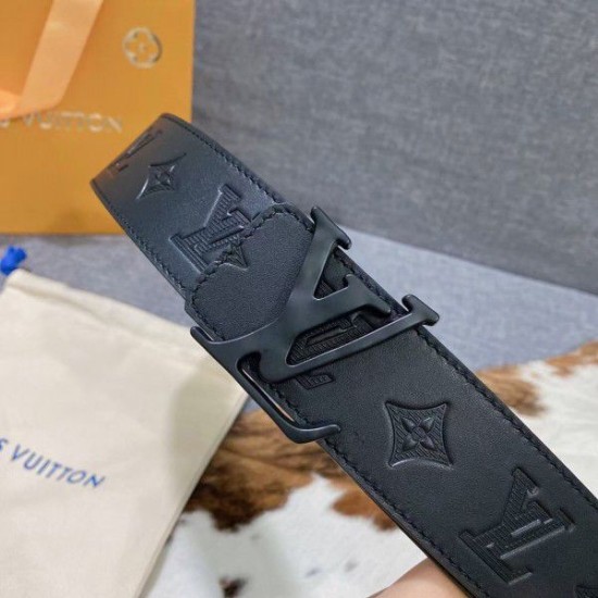 Dupe Louis Vuitton Shape 40mm Cintura Monogram Shadow M0220V imitazioni perfette Replica Louis Vuitton Shape 40mm Cintura Monogram Shadow M0220V Griffate