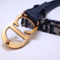 replica Cintura Christian Dior Saddle Dior Oblique blu scuro Dupe Perfetta Cloni Firmate replica Cintura Christian Dior Saddle Dior Oblique blu scuro imitazioni