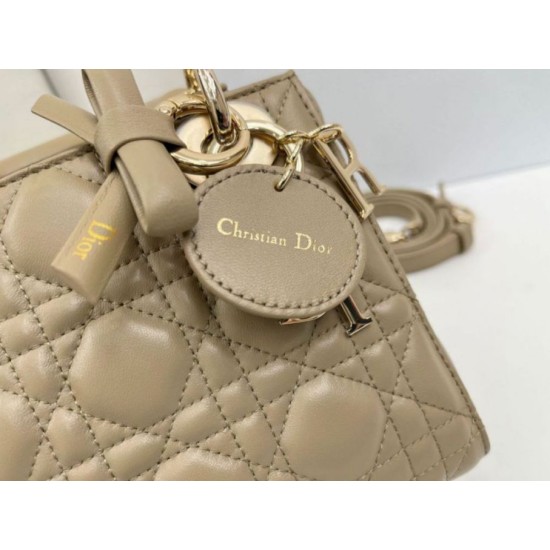Replica Borse Dior Mini Lady Dior agnello cannage Arco biscotto caldo Imitazioni Replica Borse Dior Mini Lady Dior agnello cannage Arco biscotto caldo