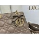 Replica Borsa Dior Lady Dior My ABC Dior piccola Arco ciondolo D.I.O.R. in metallo grigio pietra Imitazioni Replica Borsa Dior Lady Dior My ABC Dior piccola Arco ciondolo D.I.O.R. in metallo grigio pietra
