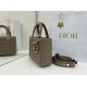 Replica Borsa Dior Lady Dior My ABC Dior piccola Arco ciondolo D.I.O.R. in metallo grigio pietra Imitazioni Replica Borsa Dior Lady Dior My ABC Dior piccola Arco ciondolo D.I.O.R. in metallo grigio pietra