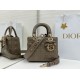 Replica Borsa Dior Lady Dior My ABC Dior piccola Arco ciondolo D.I.O.R. in metallo grigio pietra Imitazioni Replica Borsa Dior Lady Dior My ABC Dior piccola Arco ciondolo D.I.O.R. in metallo grigio pietra