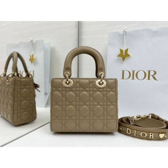 Replica Borse Dior Lady Dior My ABC Dior piccola Arco ciondolo D.I.O.R. in metallo Grigio talpa Imitazioni Replica Borse Dior Lady Dior My ABC Dior piccola Arco ciondolo D.I.O.R. in metallo Grigio talpa