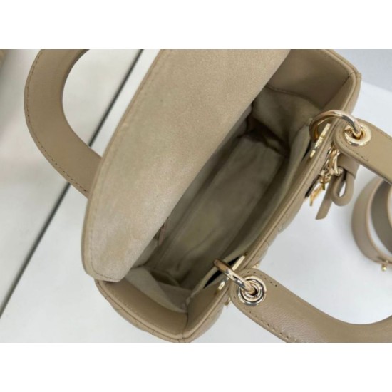 Replica Borse Dior Lady Dior My ABC Dior piccola Arco ciondolo D.I.O.R. in metallo Grigio talpa Imitazioni Replica Borse Dior Lady Dior My ABC Dior piccola Arco ciondolo D.I.O.R. in metallo Grigio talpa
