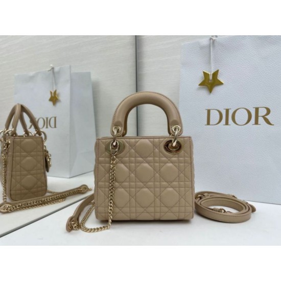 Replica Borse Dior Mini Lady Dior Arco con ciondoli D.I.O.R Beige Imitazioni Replica Borse Dior Mini Lady Dior Arco con ciondoli D.I.O.R Beige